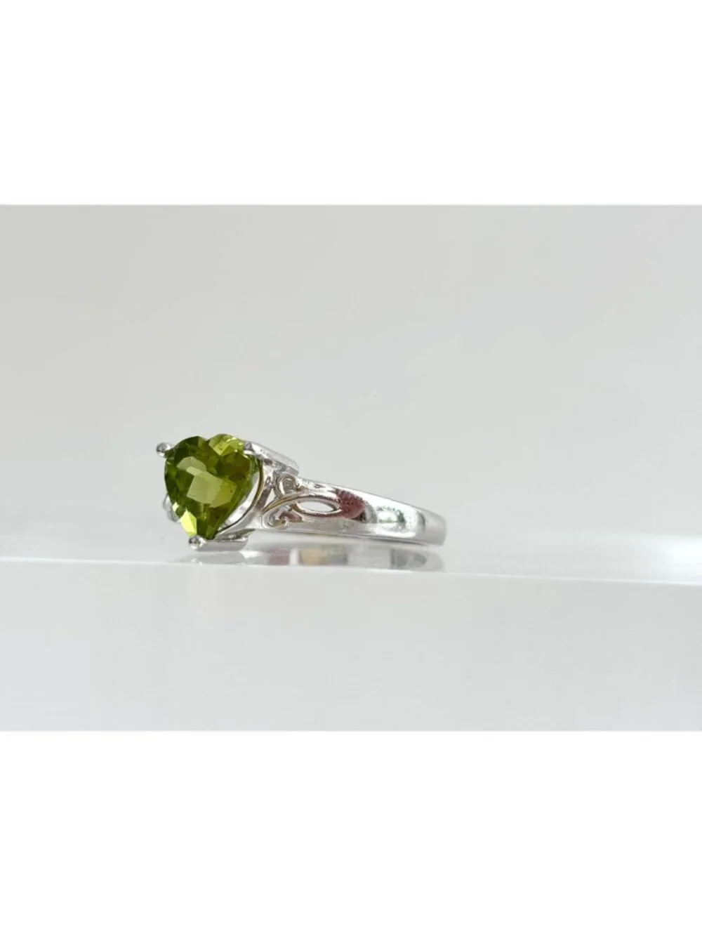 Heart Shaped Cutout Shank Peridot Sterling Silver 925 Vintage Ring - sz 7.75